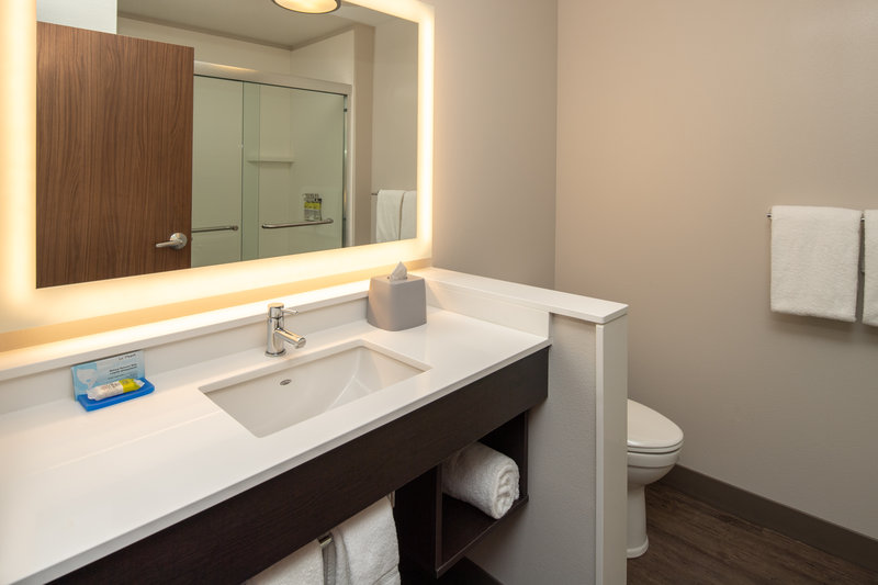 Holiday Inn Express and Suites Camas