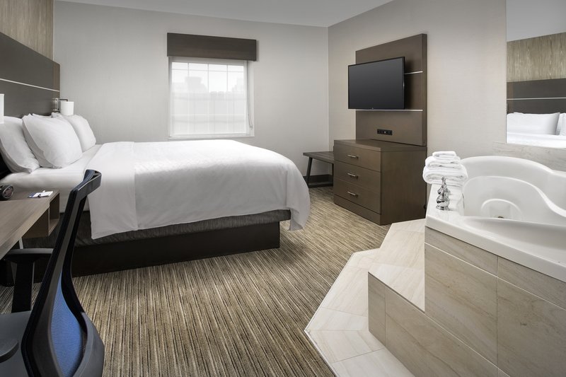 1 KING BED WITH WHIRLPOOL TUB NONSMOKING