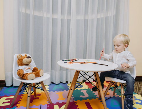 Kinderzimmer mit Spielzeug