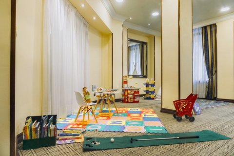 Kinderzimmer mit Spielzeug