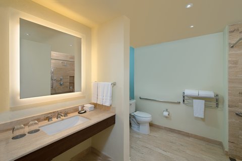 Baño con instalaciones para personas con necesidades especiales - Ducha con acceso para sillas de ruedas