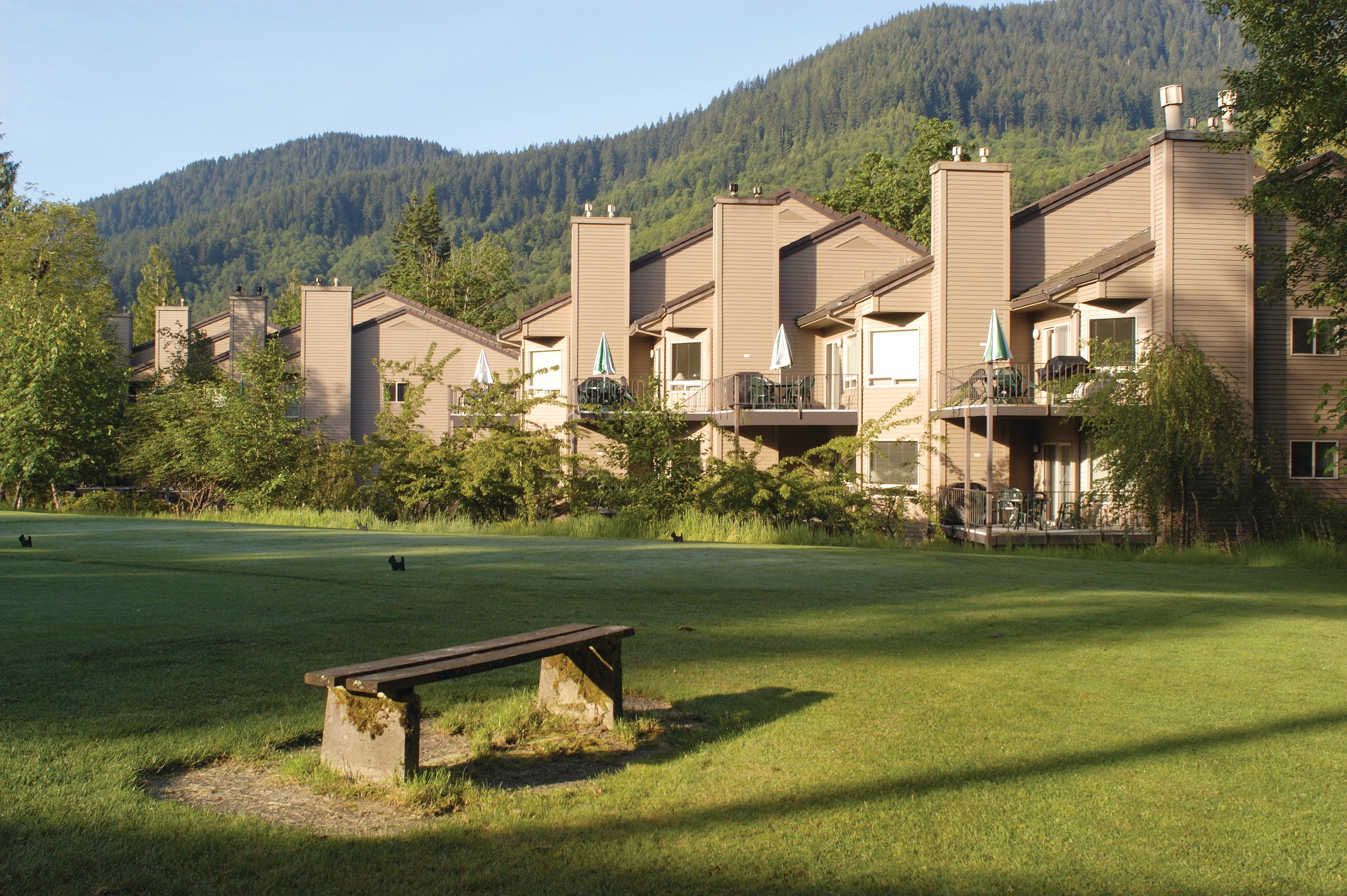 WHISPERING WOODS RESORT