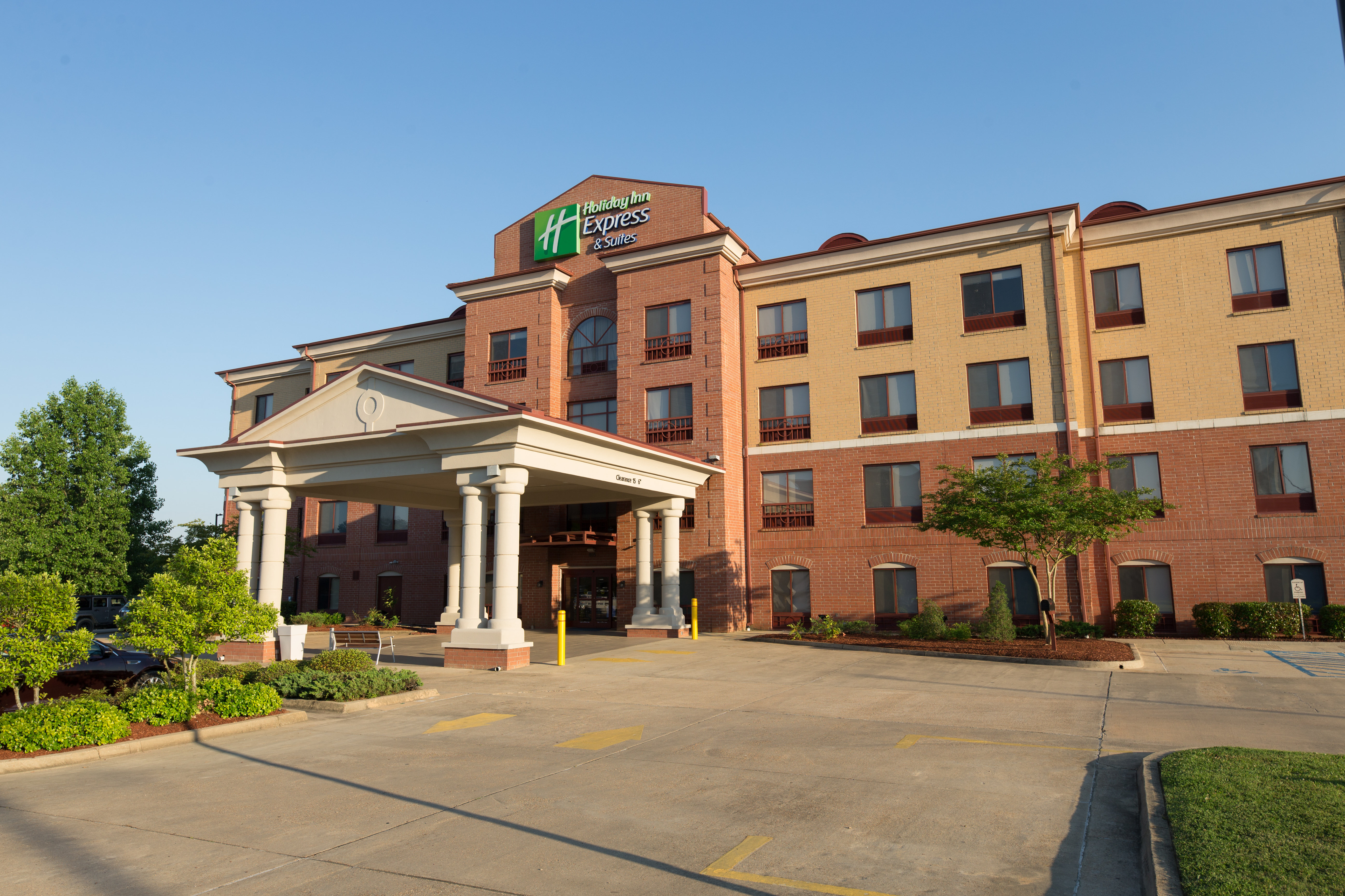 Holiday Inn Express Hotel & Suites