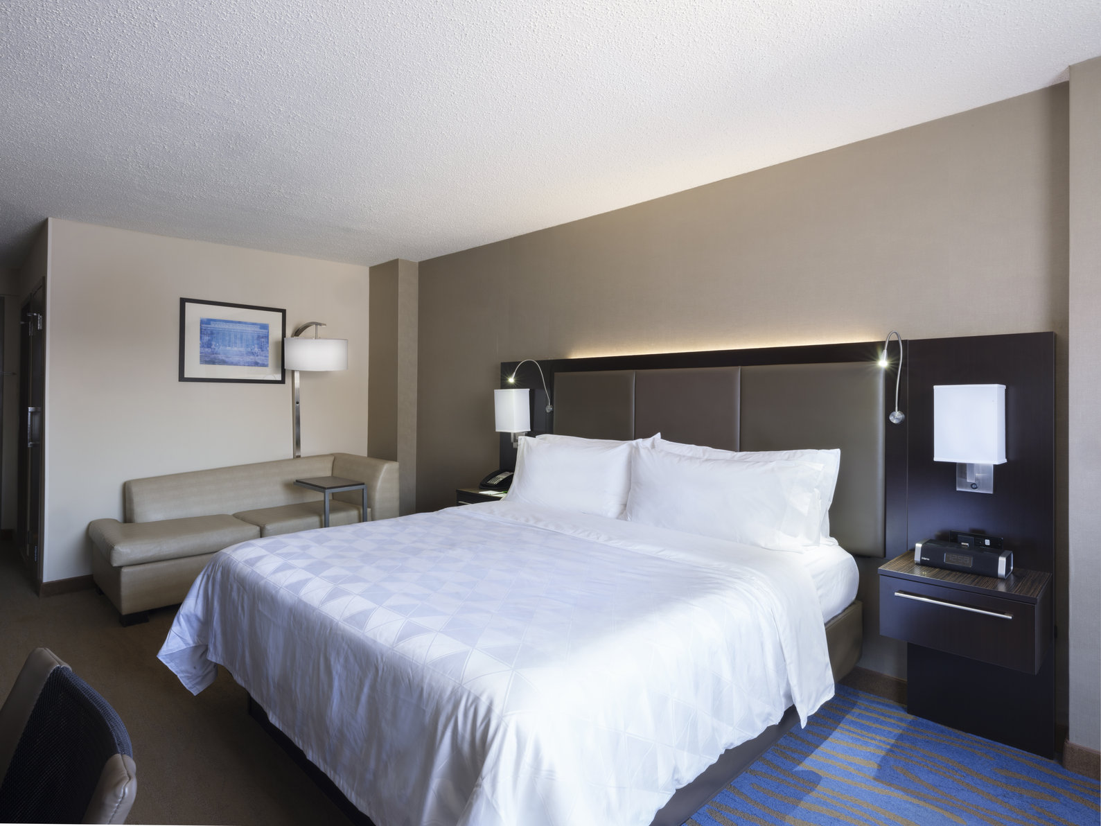 Holiday Inn WASHINGTON-CAPITOL Room Type - 1 King Bed Standard Communications Accss