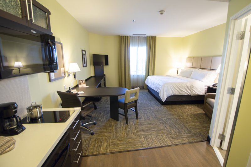 1 BED KITCHENETTE STUDIO