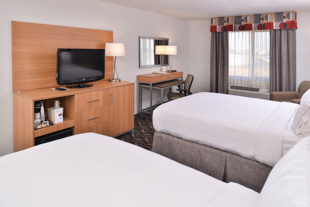 Holiday Inn Express & Suites LONOKE I-40 (EXIT 175), White