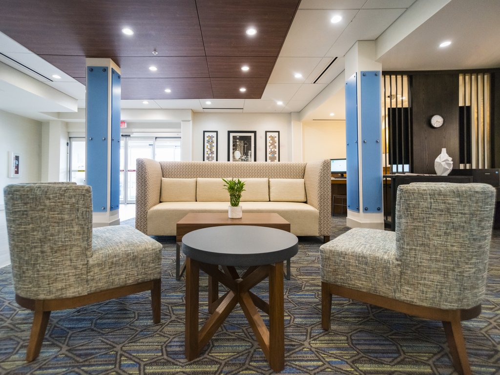 Holiday Inn Express & Suites Southaven Hotel Lobby