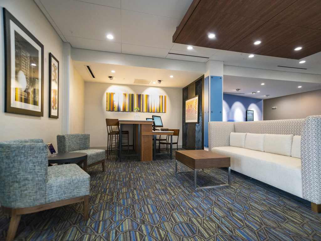 Holiday Inn Express & Suites Southaven Lobby Lounge