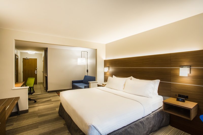 HOLIDAY INN EXP STES CEDAR CIT