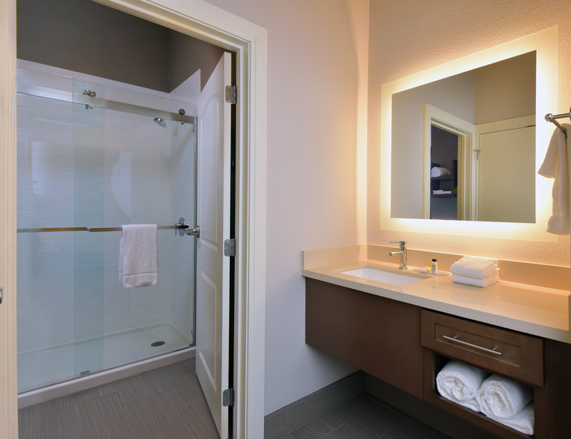 Staybridge Suites Wisconsin Dells – Lake Delton