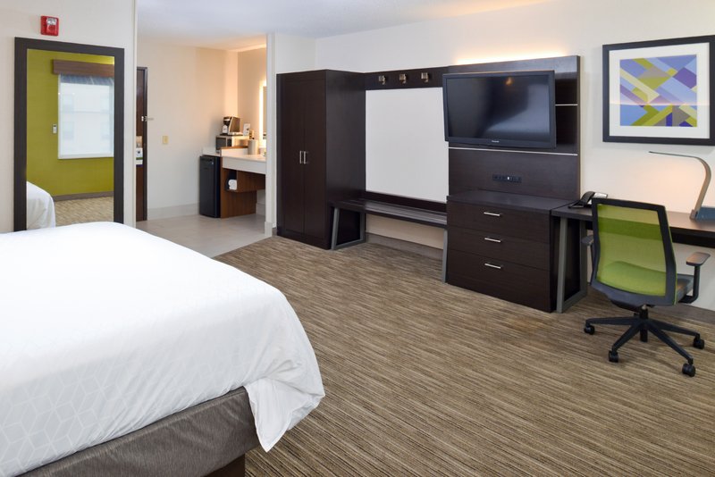 HOLIDAY INN EXPRESS WIXOM