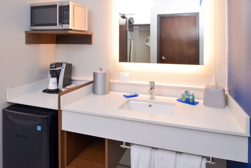 HOLIDAY INN EXPRESS WIXOM