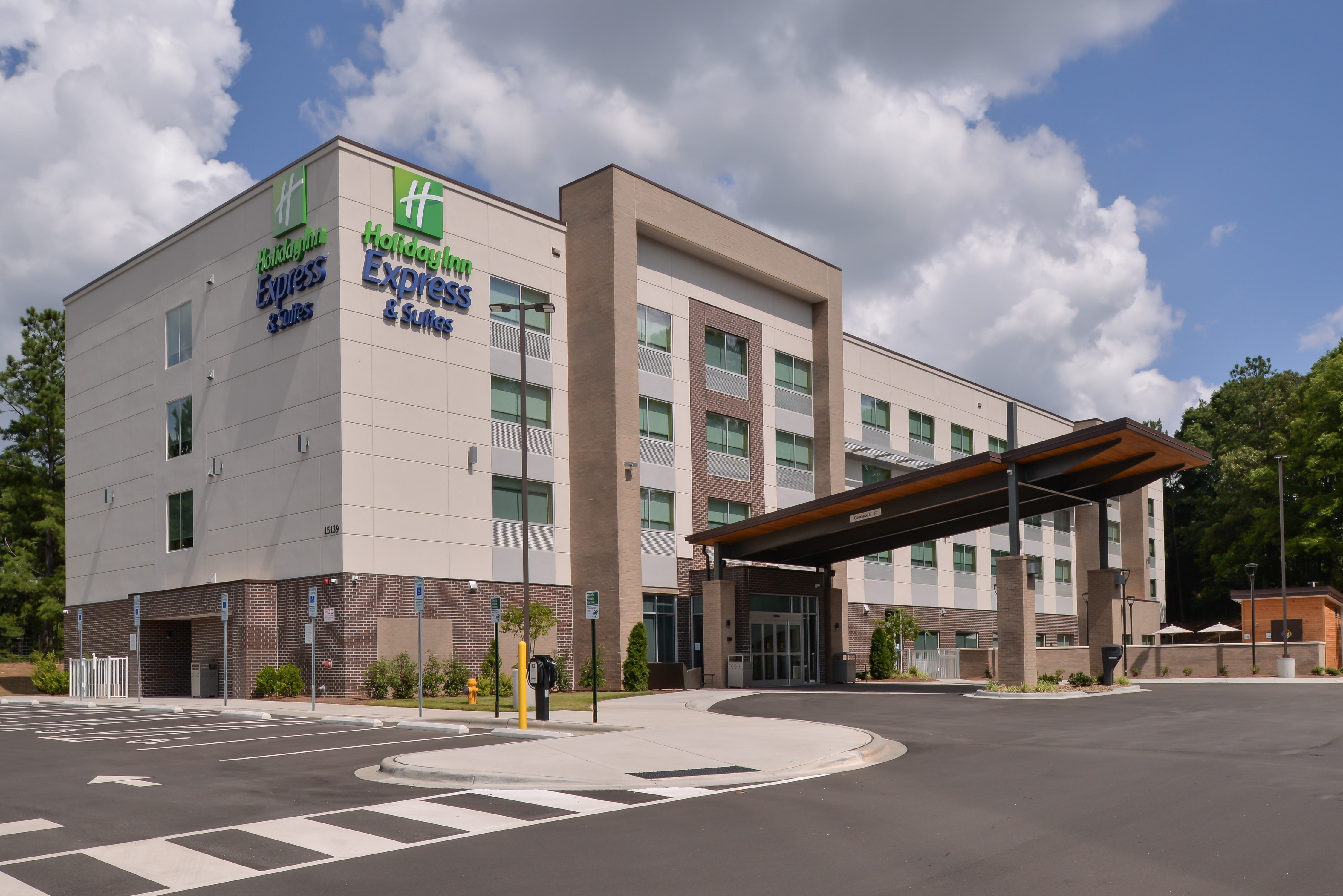 Holiday Inn Express & Suites Charlotte