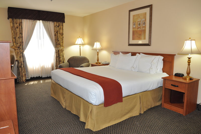 HOLIDAY INN EXPRESS NELLIS