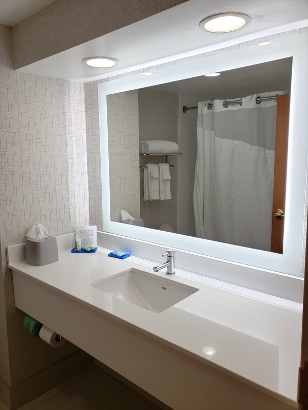 HOLIDAY INN EXPRESS EDGEWOOD