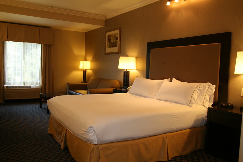 HOLIDAY INN EXP SUITES SAN PABLO