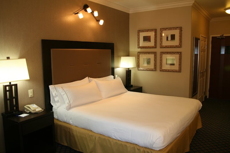 HOLIDAY INN EXP SUITES SAN PABLO
