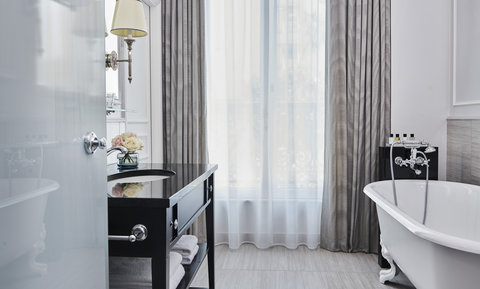 Junior Suite Bathroom