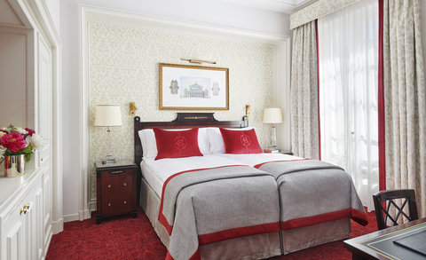 Charming room with twin beds