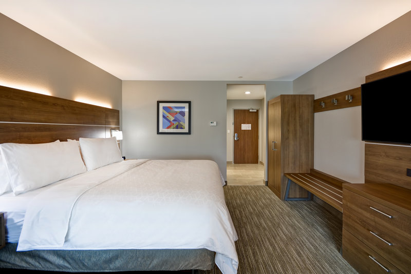 Holiday Inn Express and Suites Houston NASA – Boardwalk Area