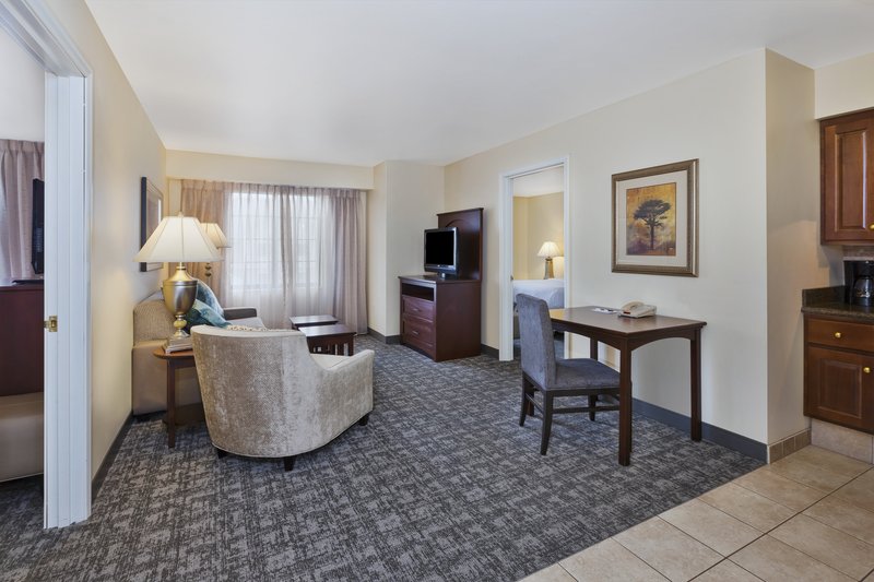 1 BDRM STE 1KNG BD CONFERENCE NONSMOKING