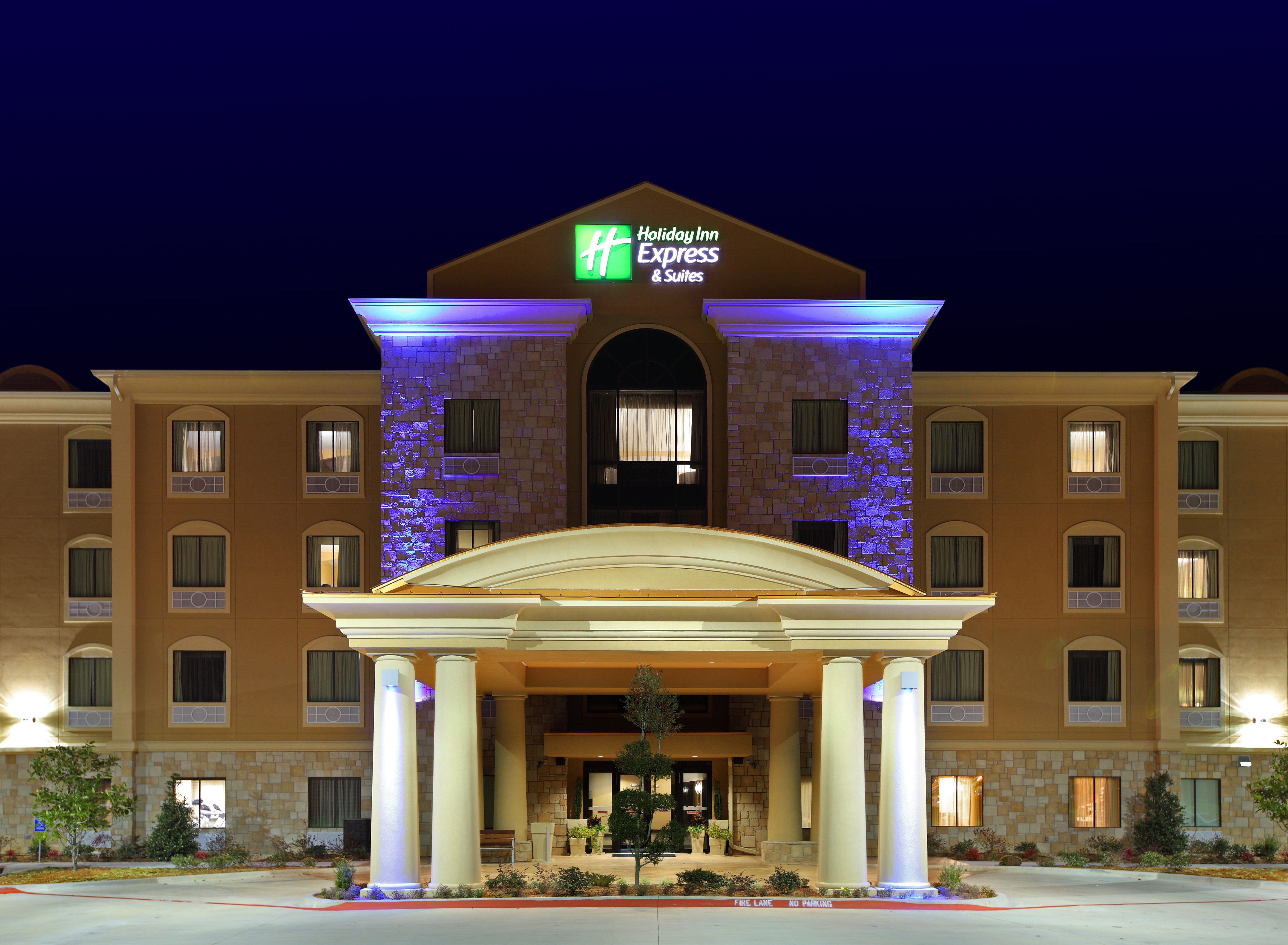 Holiday Inn Express Hotel & Suites