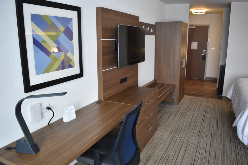 Holiday Inn Express and Suites Boston South – Randolph