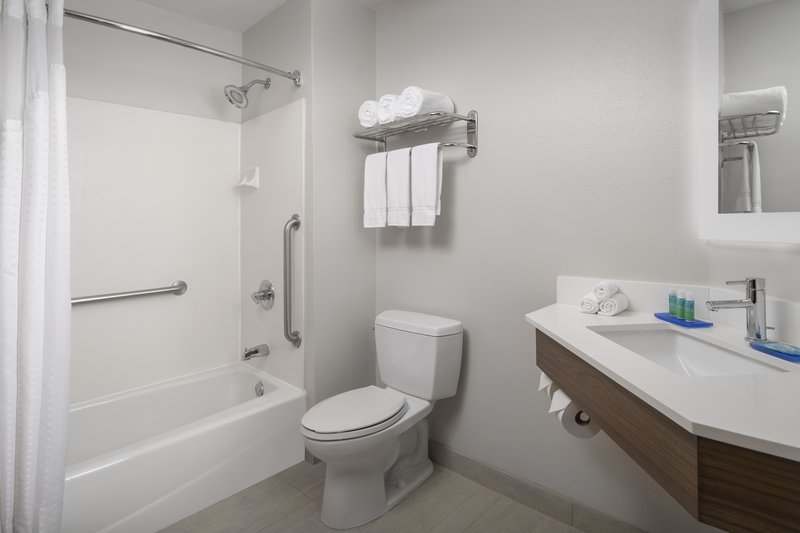 Holiday Inn Exp Riverwalk Area