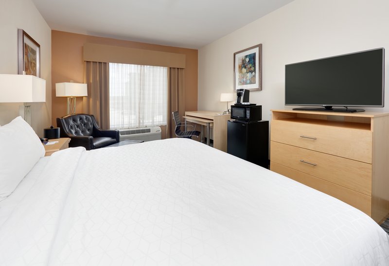 Holiday Inn Express & Suites SAN ANTONIO SE – MILITARY DR