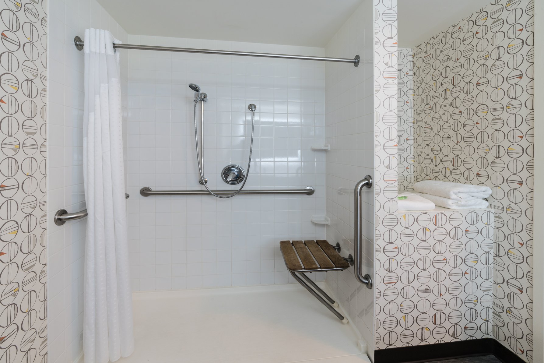 Holiday Inn & Suites Pittsfield-Berkshires Room Type - 1 King Standard Mobility Accessible