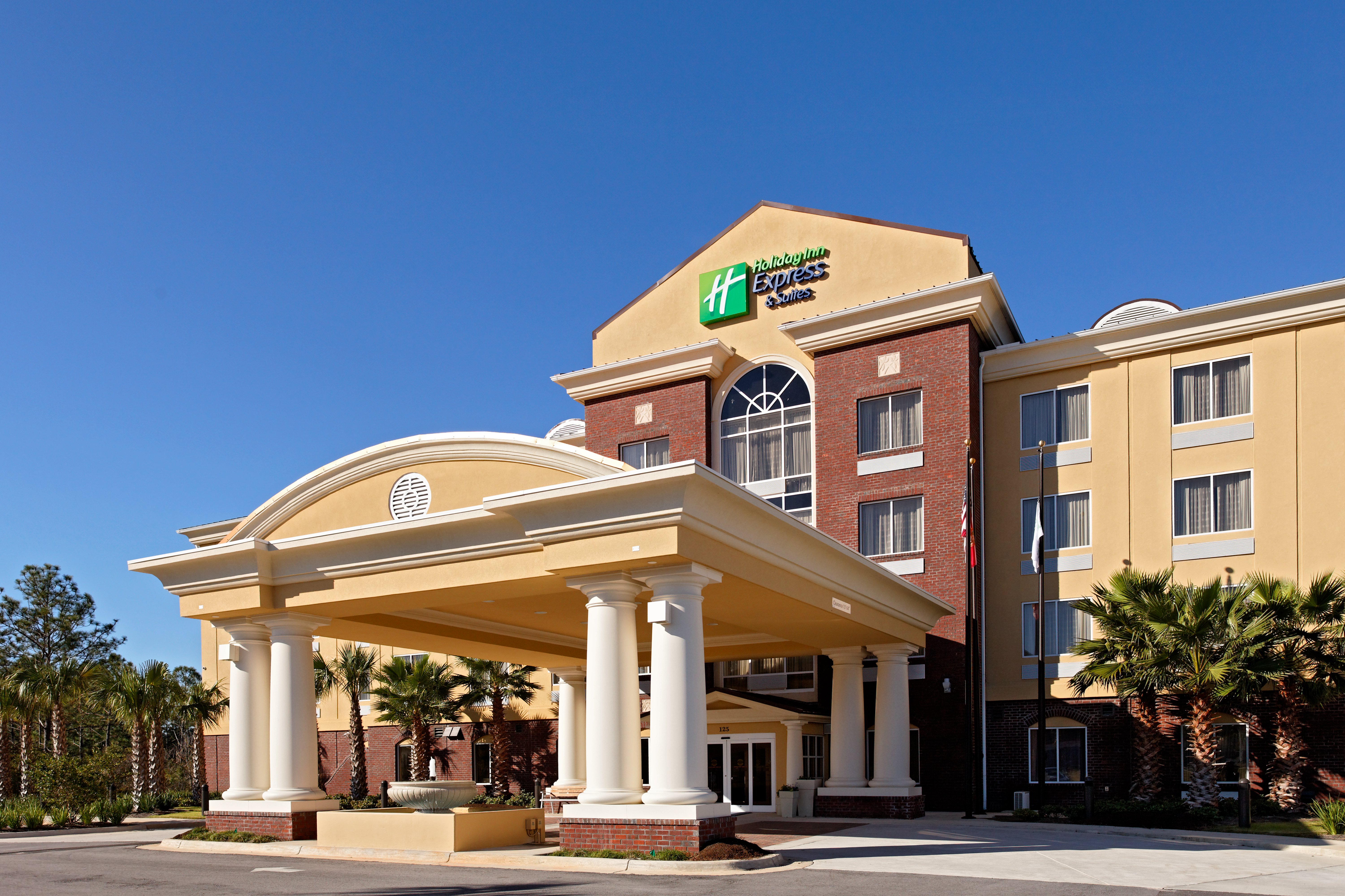 Holiday Inn Express Hotel & Suites