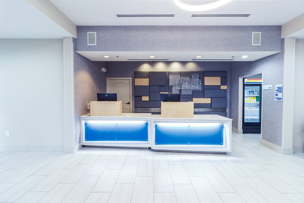 Welcome to Holiday Inn Express and Suites Crestview