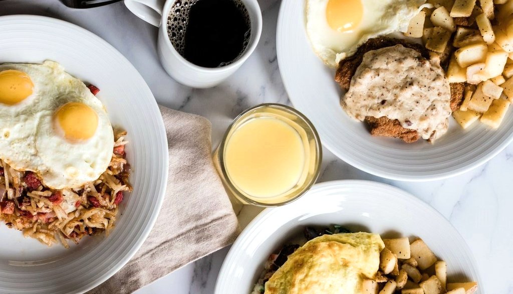 À la carte or Buffet Breakfast 7 days/week at Bordeaux Restaurant