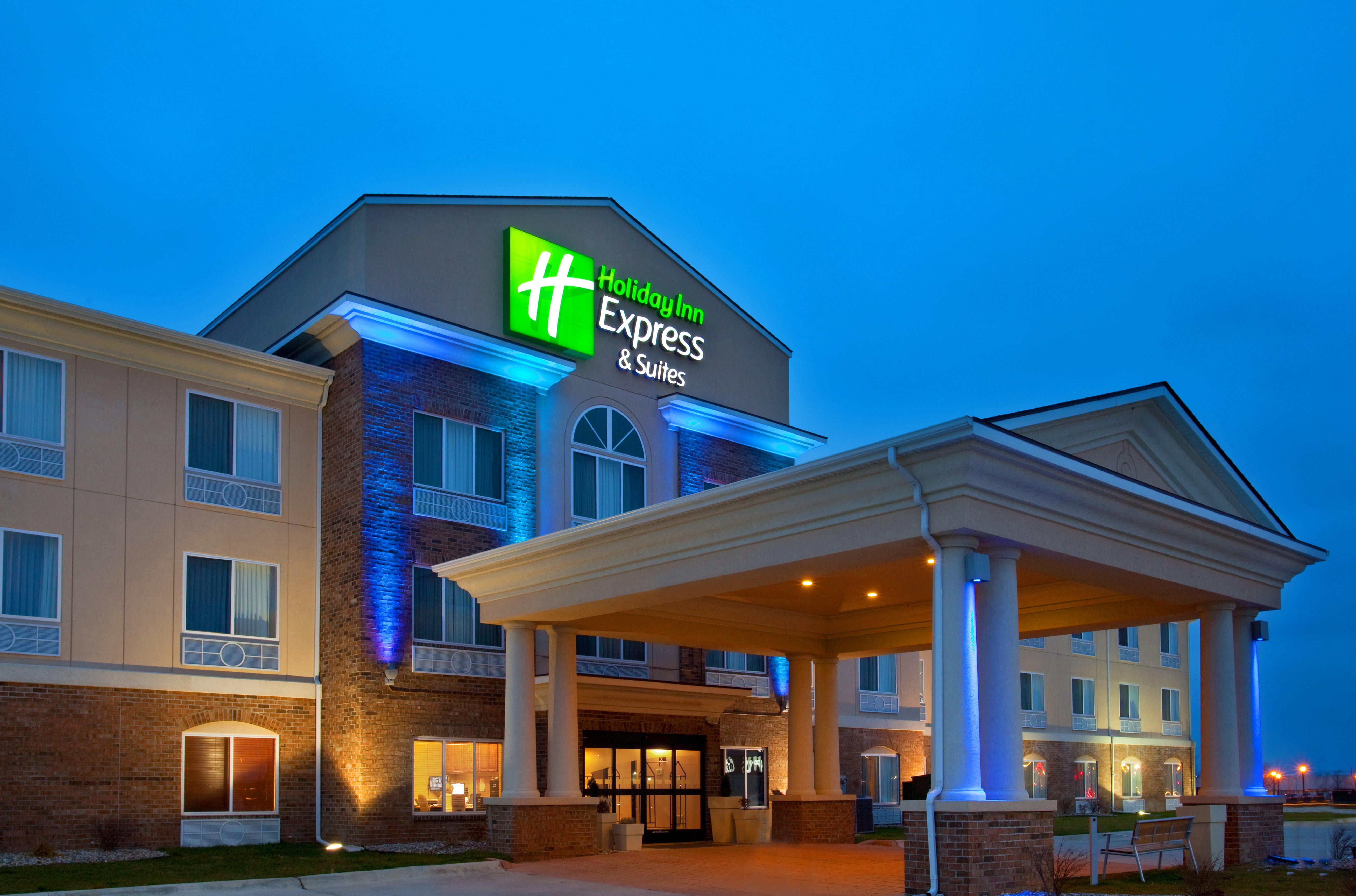 Holiday Inn Express Hotel & Suites