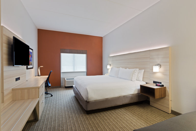 HOLIDAY INN EXPRESS TAVARES