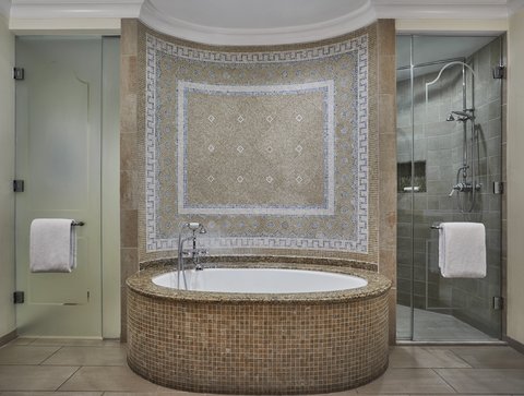 Crescent WingBathtub