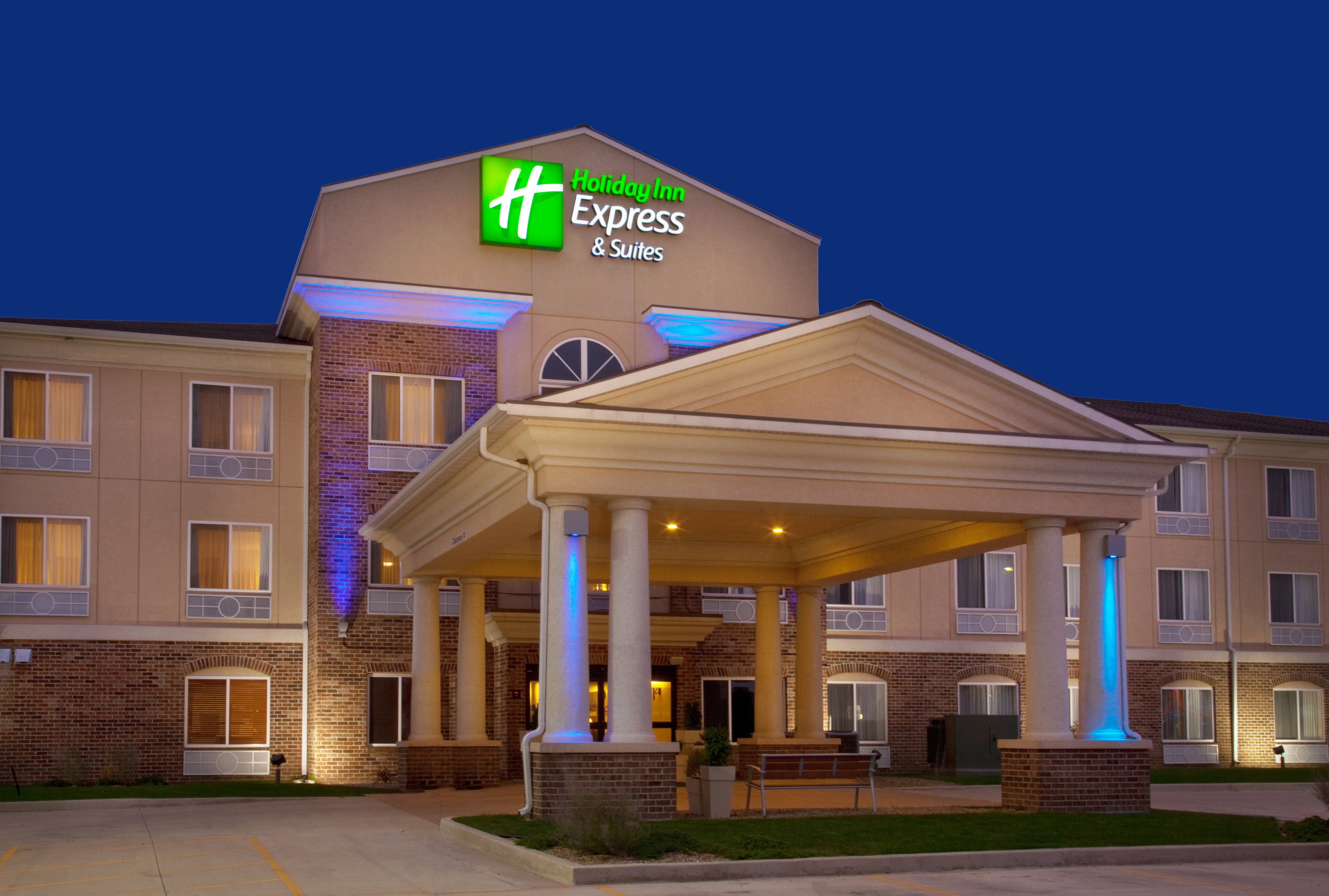 Holiday Inn Express Hotel & Suites