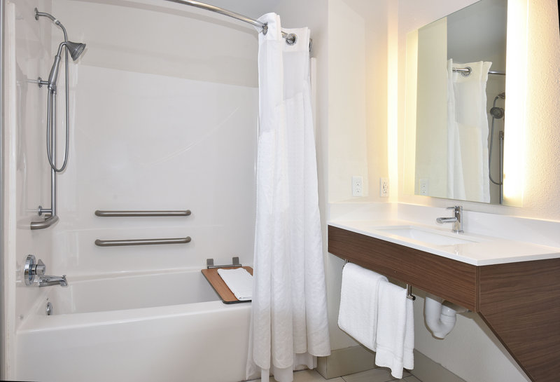 KING HEAR MOBILITY ACCESSIBLE TUB NOSMK