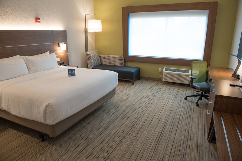 Holiday Inn Express and Suites Warsaw