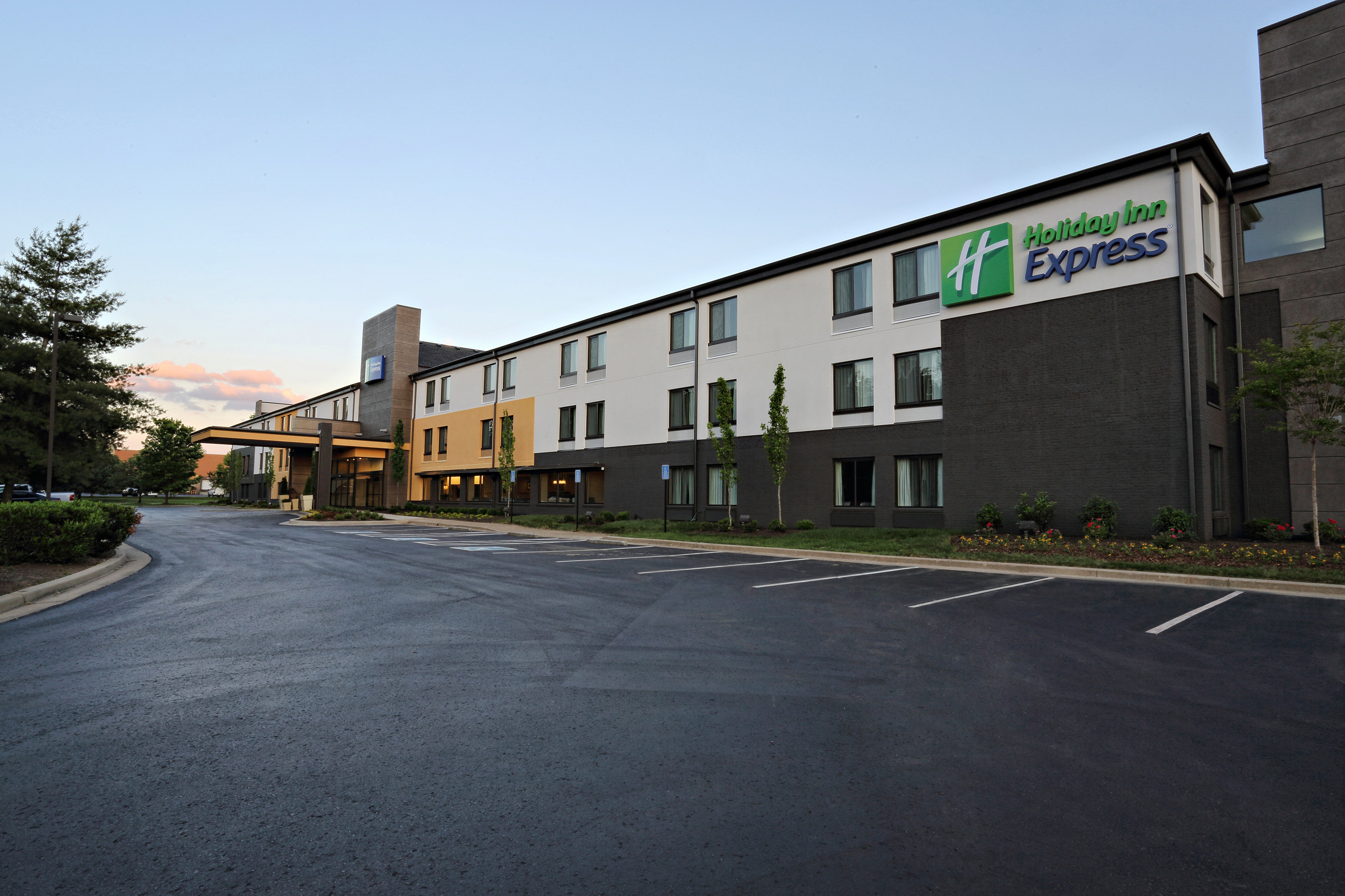 Holiday Inn Express Brentwood South