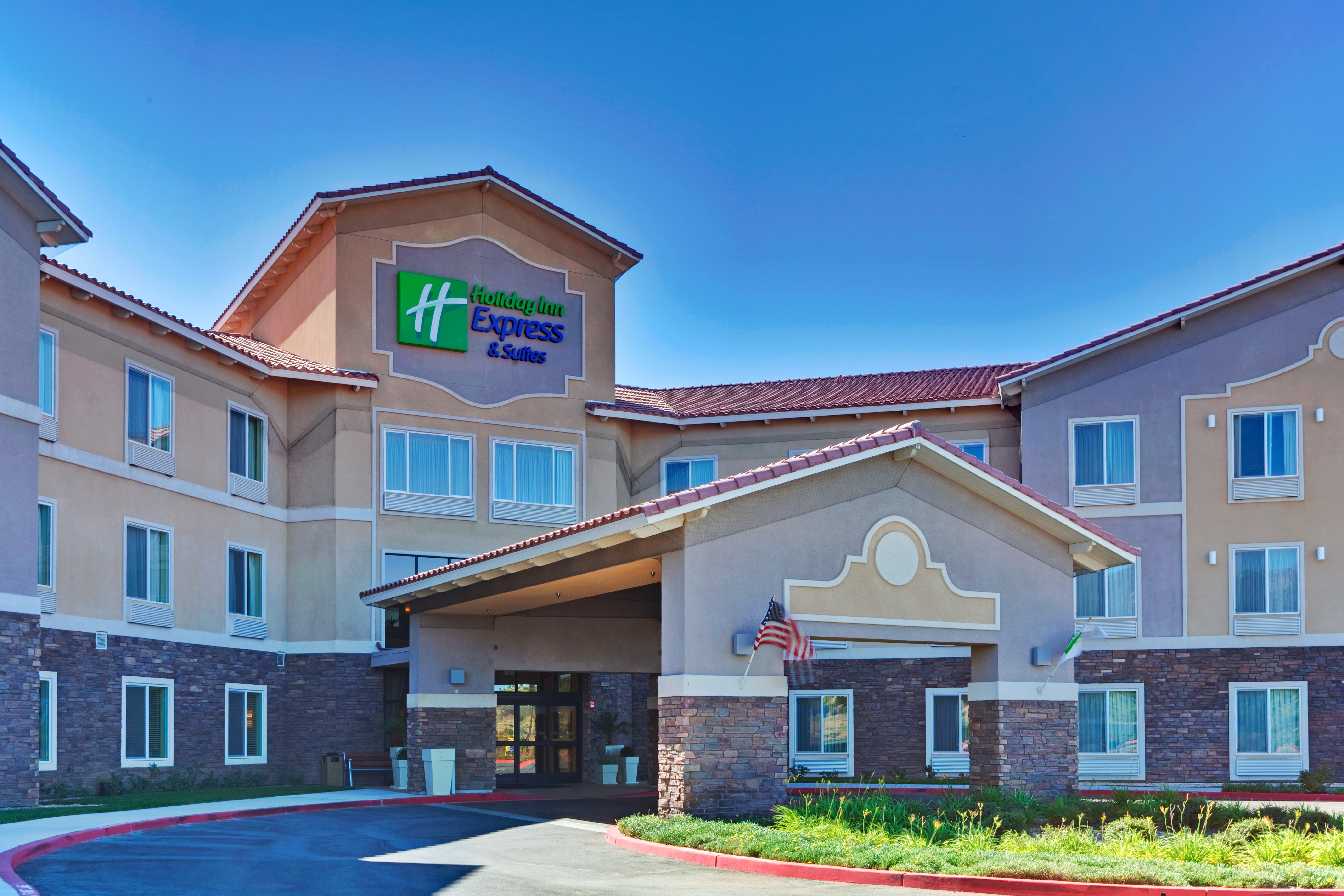 Holiday Inn Express Hotel & Suites