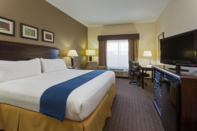 HOLIDAY INN EXP STES MOULTRIE
