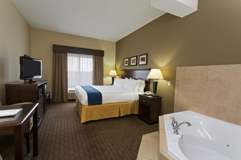 HOLIDAY INN EXP STES MOULTRIE