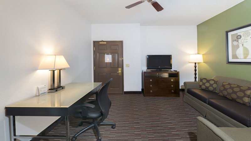 HOLIDAY INN EXP STES DEERFIEL