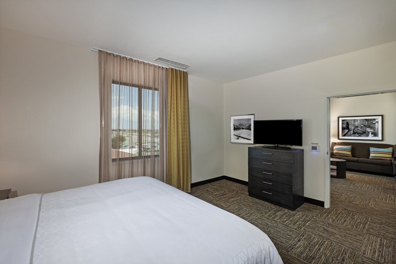 Candlewood Suites – Military Building 7306