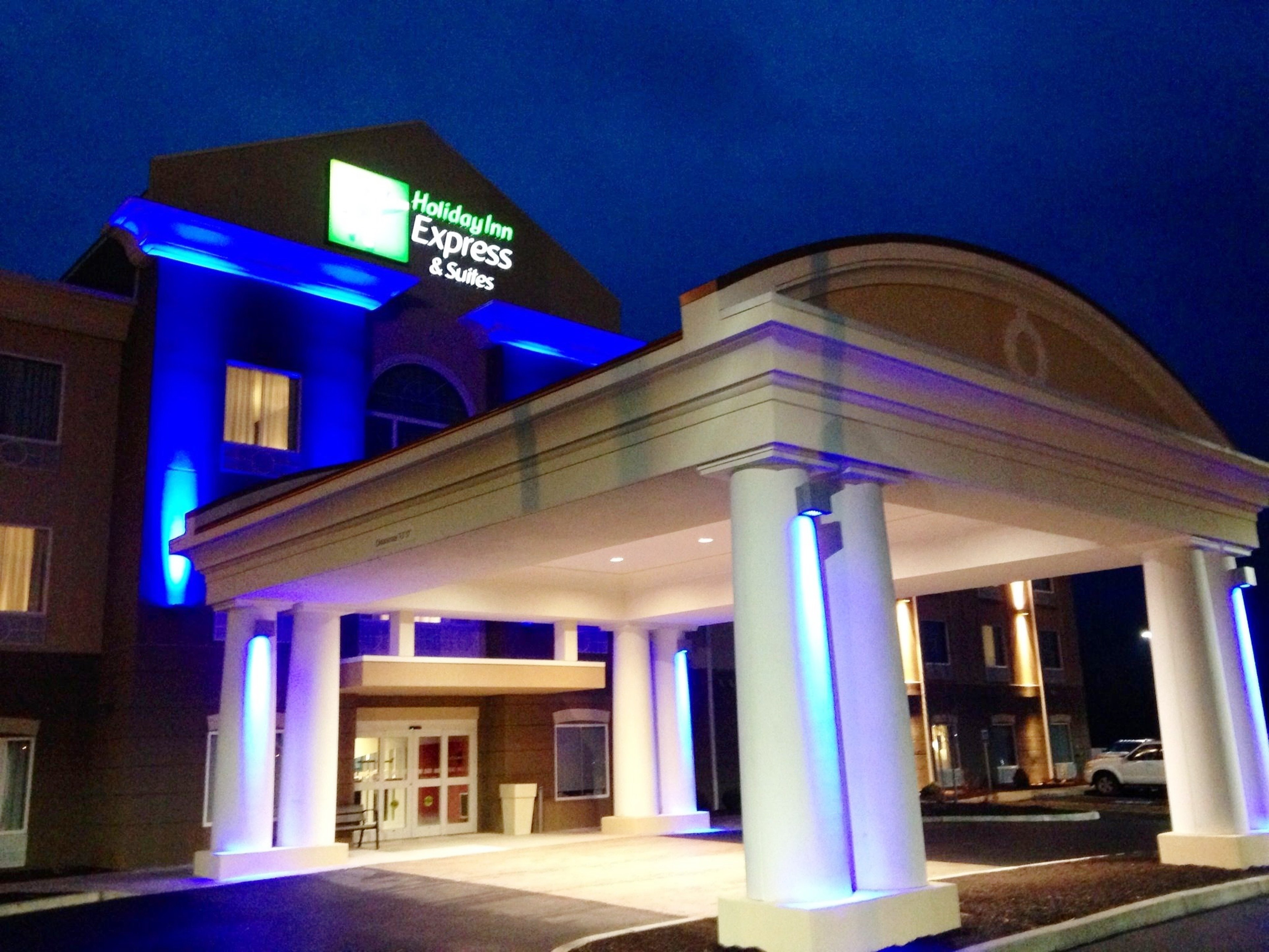 Holiday Inn Express and Suites Utica