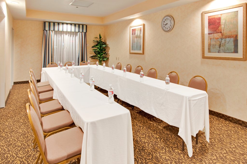 Holiday Inn Express DELANO HWY 99, Big Bear Lake