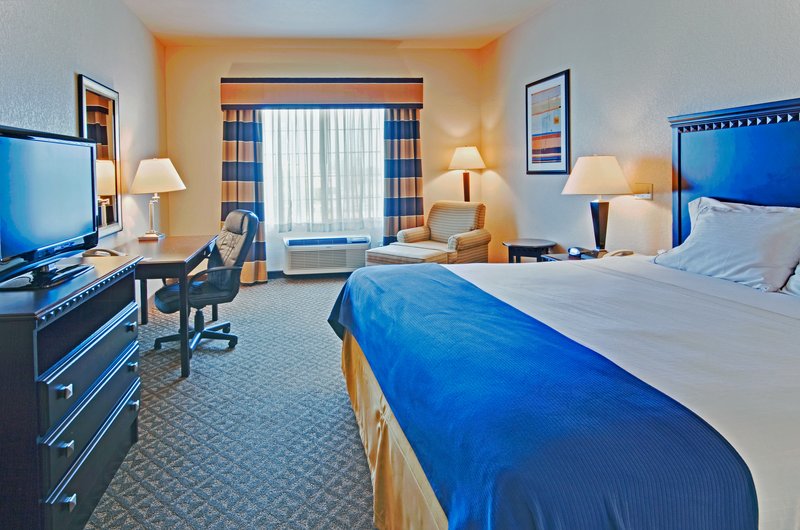 HOLIDAY INN EXPRESS DELANO