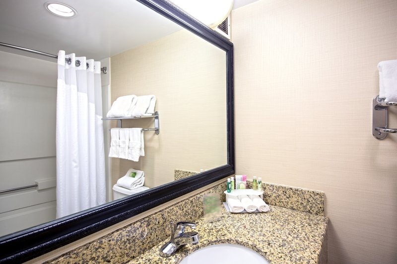 HOLIDAY INN EXP STES CORINTH