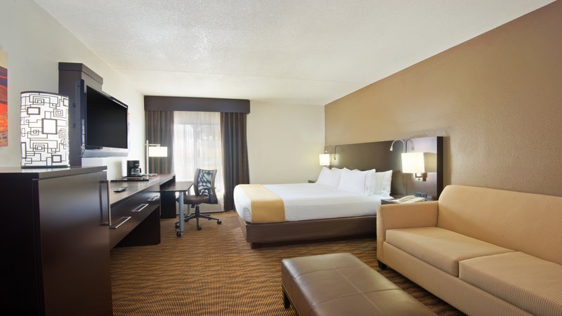 HOLIDAY INN EXP SUITES COLBY